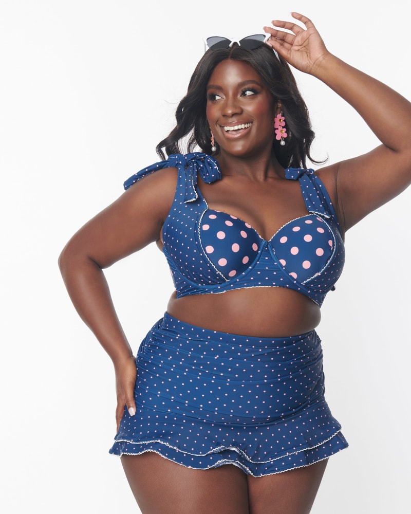 Front of a model wearing a size 1X Unique Vintage Navy & Pink Pin Dot Totally Tied Up Swim Top in Navy & Pink Pin Dot by Unique Vintage. | dia_product_style_image_id:331874